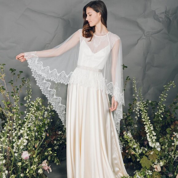 Cathedral-length, soft-white mantilla veil - Picture 13 of 14